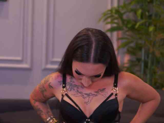 KyraReign webcam