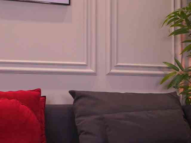 KyraReign webcam