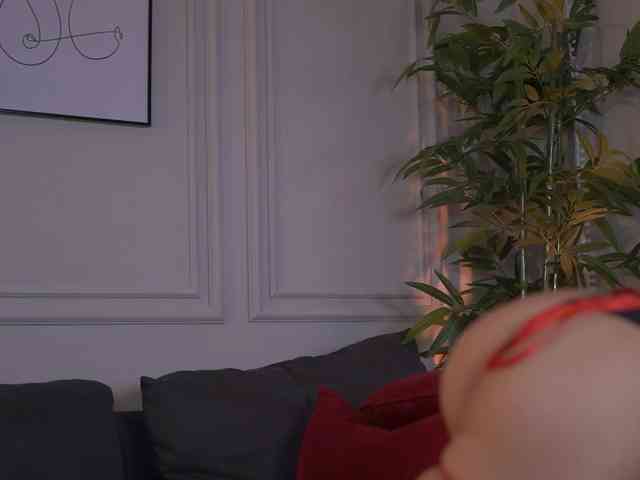 KyraReign webcam