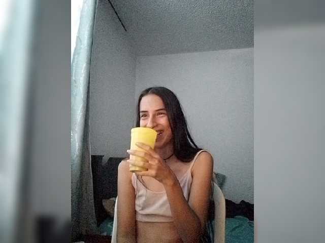 Dannali22 live cam on BongaCams