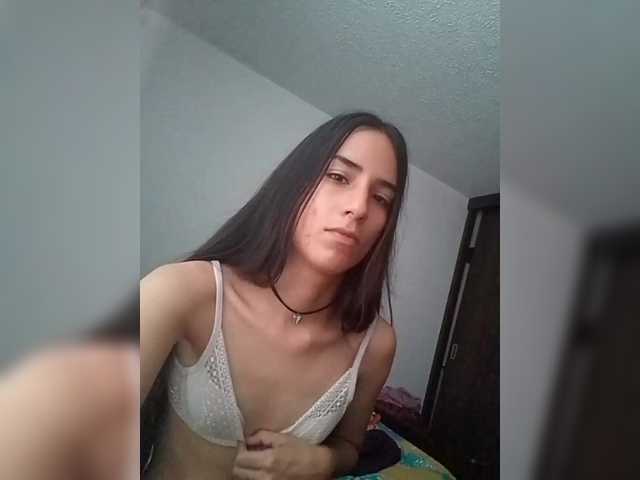 Dannali22 live cam on BongaCams
