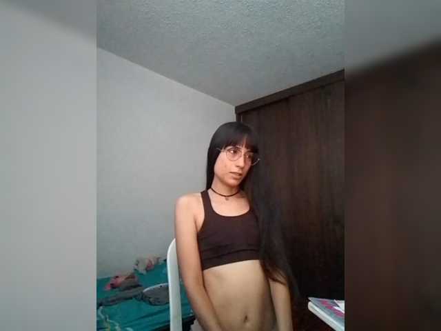 Dannali22 live cam on BongaCams