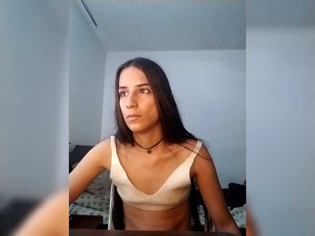 Dannali22 live cam on BongaCams