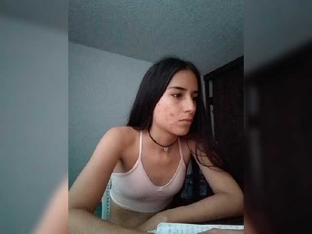 Dannali22 live cam on BongaCams