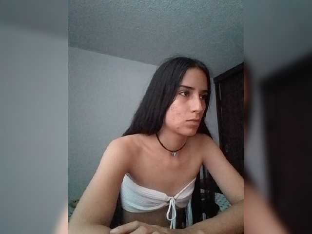 Dannali22 live cam on BongaCams