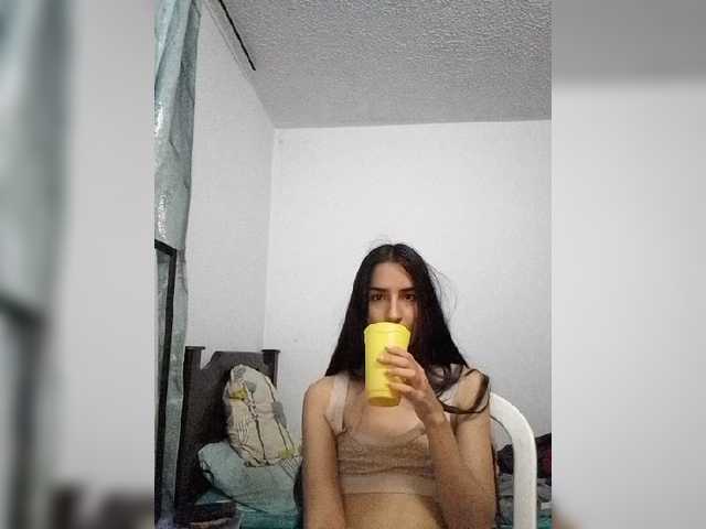 Dannali22 live cam on BongaCams