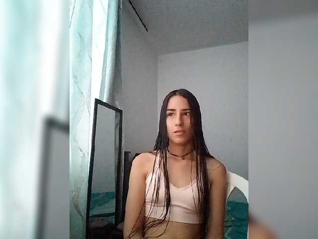 Dannali22 webcam bongacams model stream image
