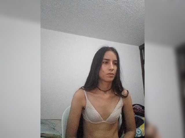 Dannali22 live cam on BongaCams