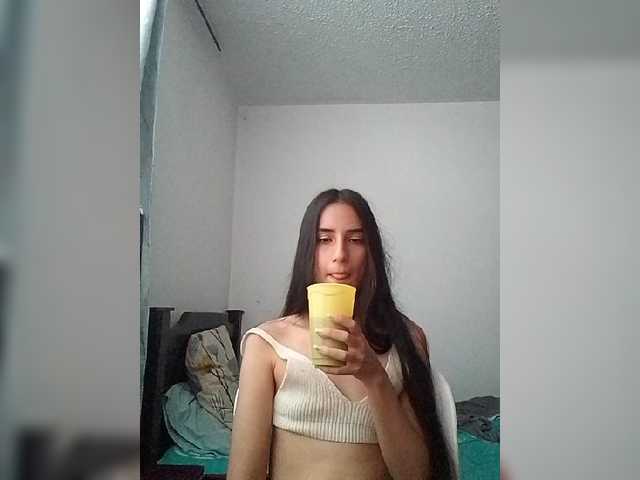 Dannali22 live cam on BongaCams
