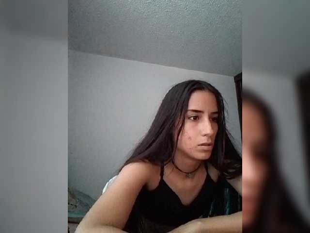 Dannali22 live cam on BongaCams