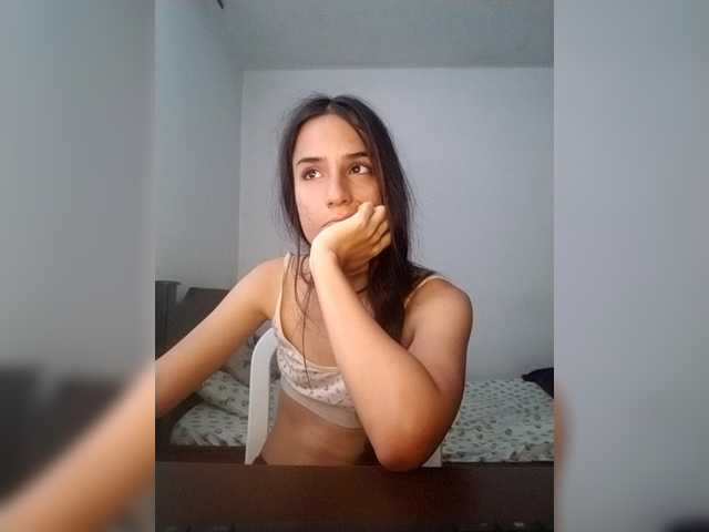 Dannali22 webcam bongacams model stream image