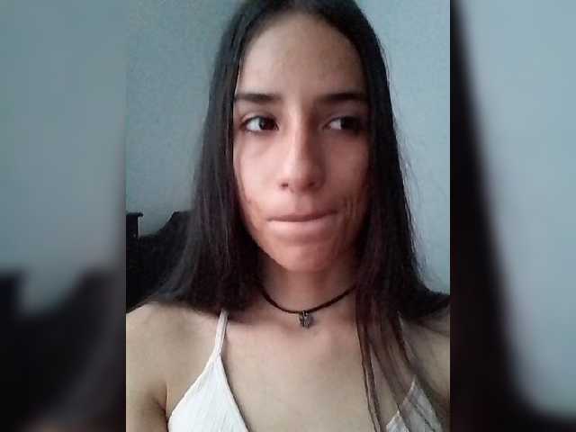 Dannali22 live cam on BongaCams