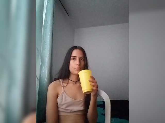 Dannali22 live cam on BongaCams