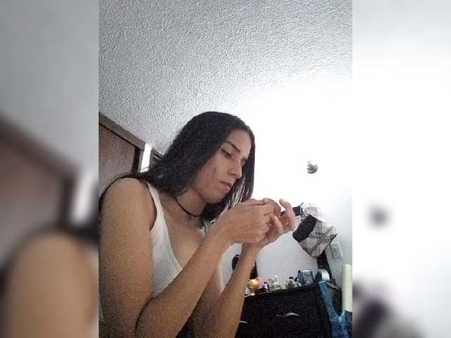 Dannali22 live cam on BongaCams