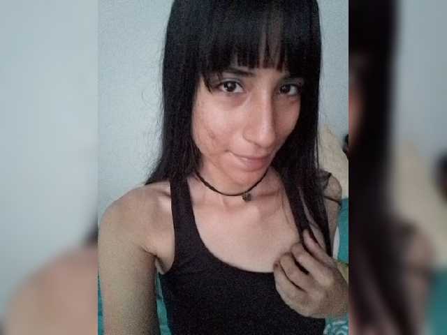 Dannali22 live cam on BongaCams