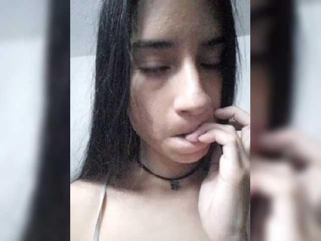 le modèle Dannali22 est en webcam porno dans un show sur le site bongacams, il possède les tags suivants: Latino/Hispanic,Brunette,Shaved