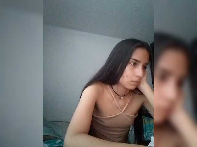 Dannali22 live cam on BongaCams