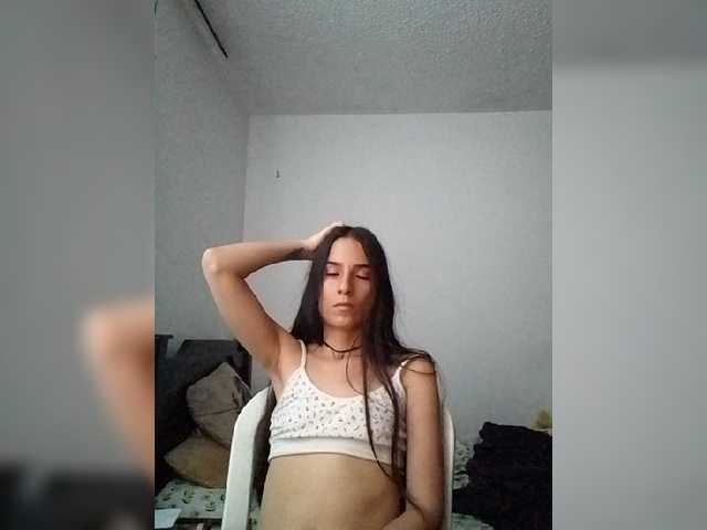 Dannali22 live cam on BongaCams