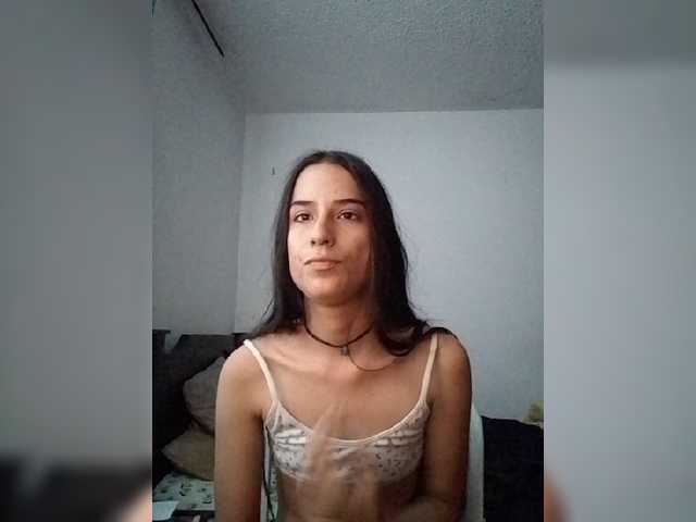 Dannali22 live cam on BongaCams