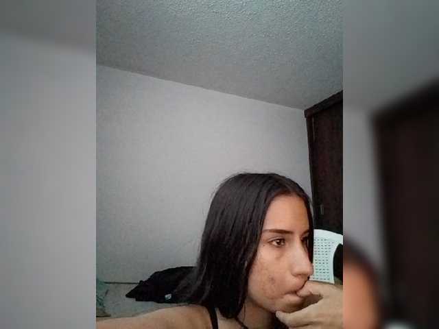 Dannali22 live cam on BongaCams