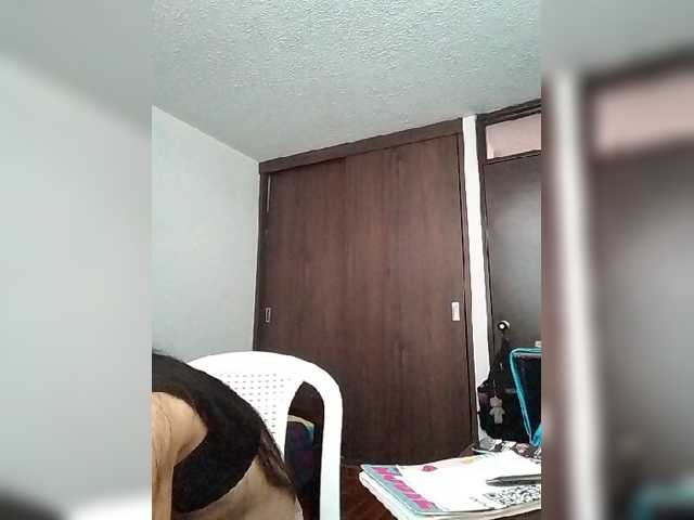 Dannali22 live cam on BongaCams