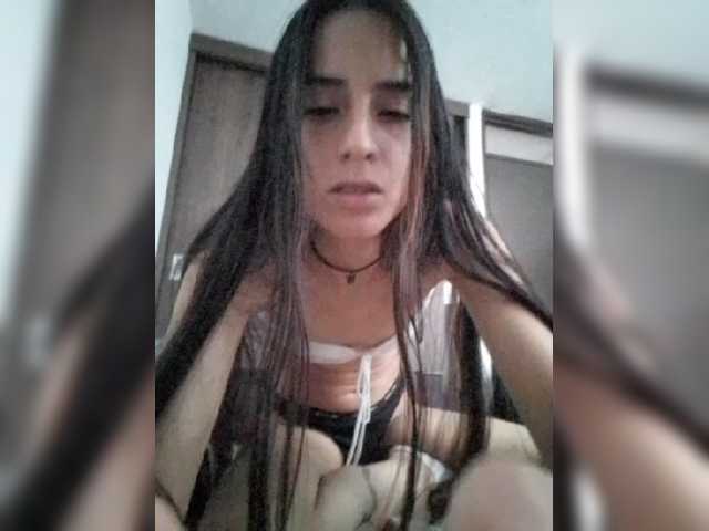 Dannali22 live cam on BongaCams