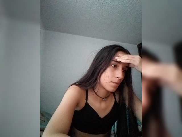 Dannali22 live cam on BongaCams
