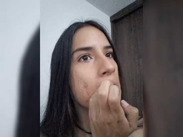 le modèle Dannali22 est en webcam porno dans un show sur le site bongacams, il possède les tags suivants: Latino/Hispanic,Brunette,Shaved