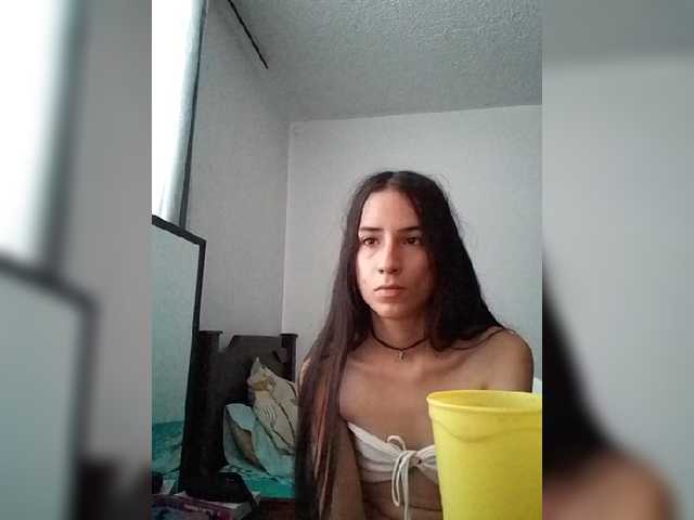 Dannali22 live cam on BongaCams