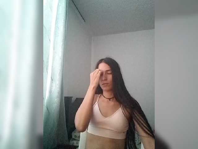 Dannali22 live cam on BongaCams