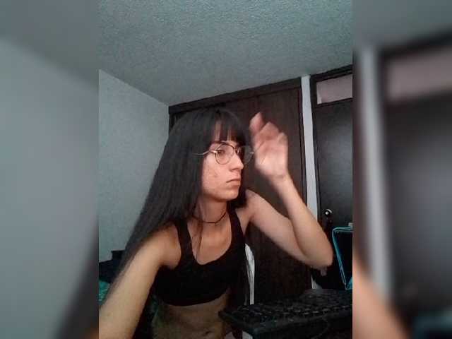 Dannali22 live cam on BongaCams