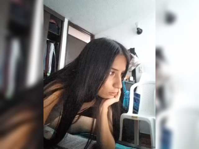 Dannali22 live cam on BongaCams