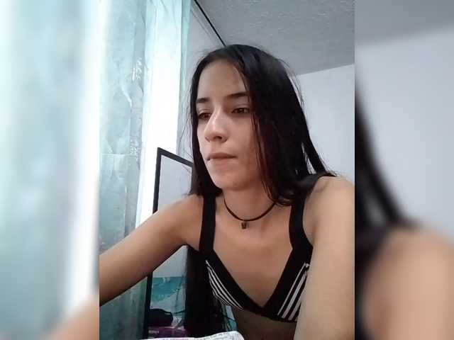 Dannali22 live cam on BongaCams