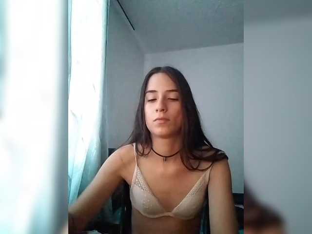 Dannali22 live cam on BongaCams