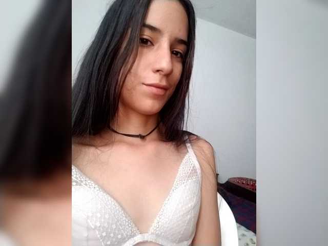 Dannali22 live cam on BongaCams