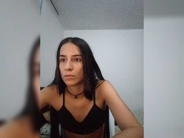 Dannali22 live cam on BongaCams