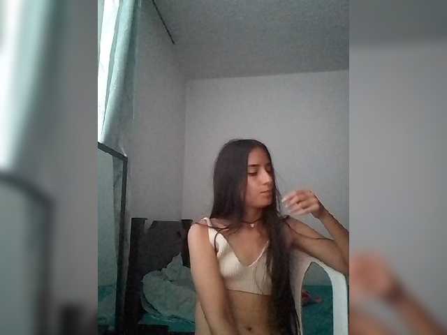 Dannali22 live cam on BongaCams