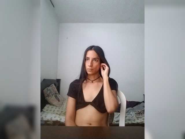 Dannali22 live cam on BongaCams