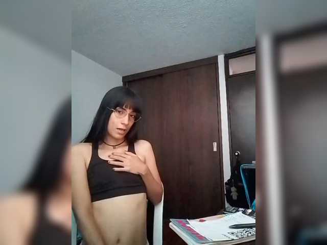 Dannali22 live cam on BongaCams
