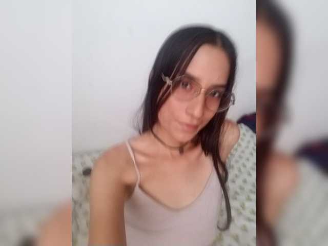 Dannali22 live cam on BongaCams
