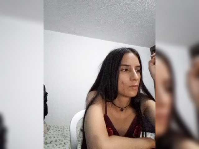 Dannali22 live cam on BongaCams