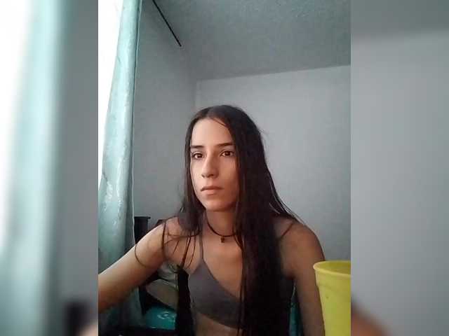 Dannali22 live cam on BongaCams