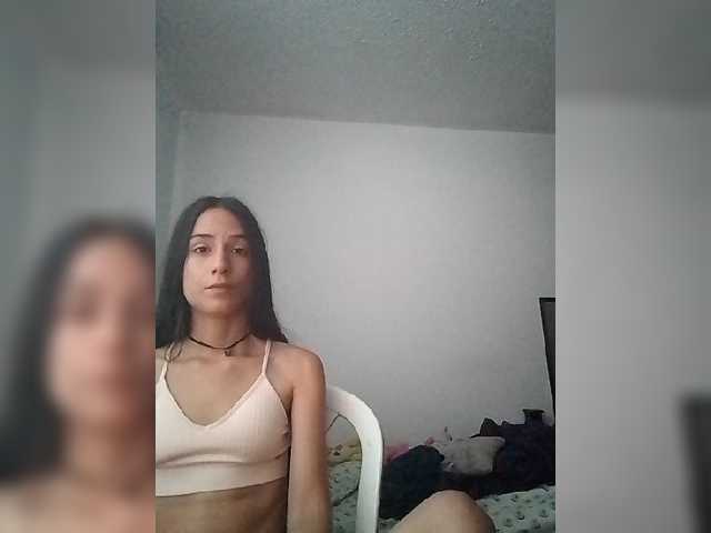 Dannali22 live cam on BongaCams