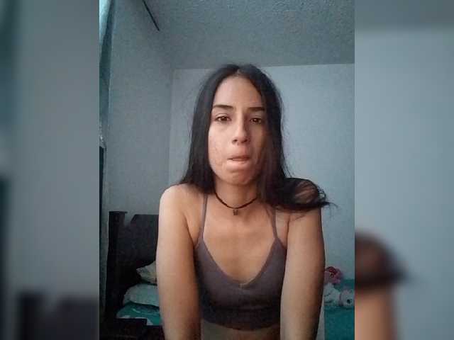 Dannali22 live cam on BongaCams
