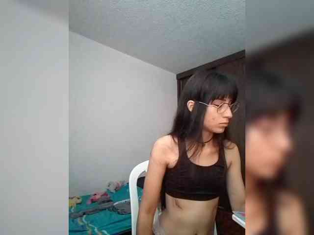 Dannali22's cam show statistics and live stream