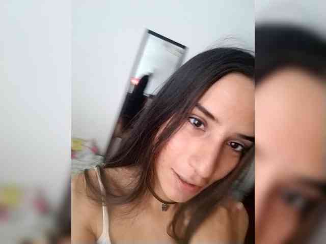 Dannali22 webcam