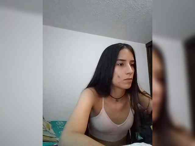 Dannali22 webcam