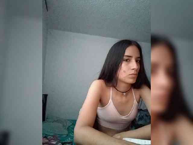 Dannali22 webcam