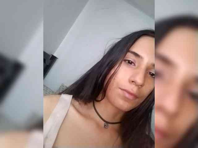 Dannali22 webcam