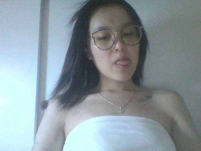 Alina-2k live cam on BongaCams
